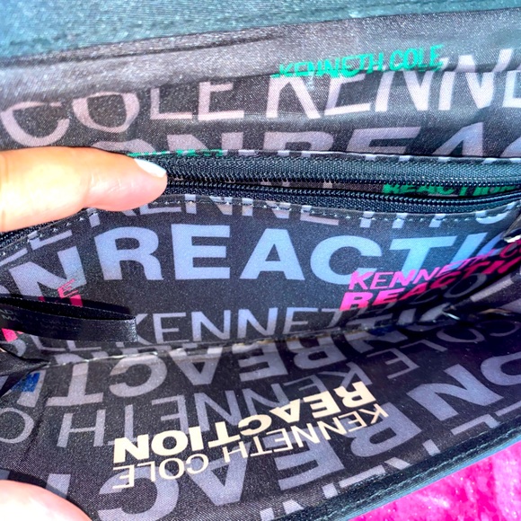 Kenneth Cole Reaction Wallet. - Picture 9 of 12